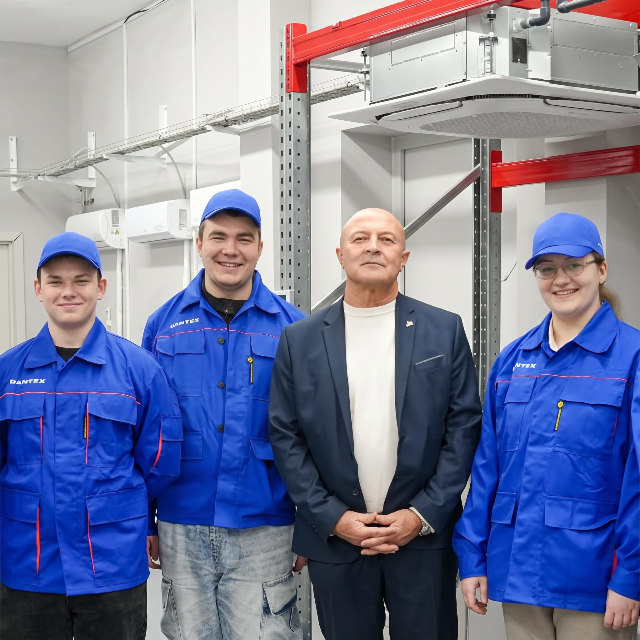 Студентам и выпускникам